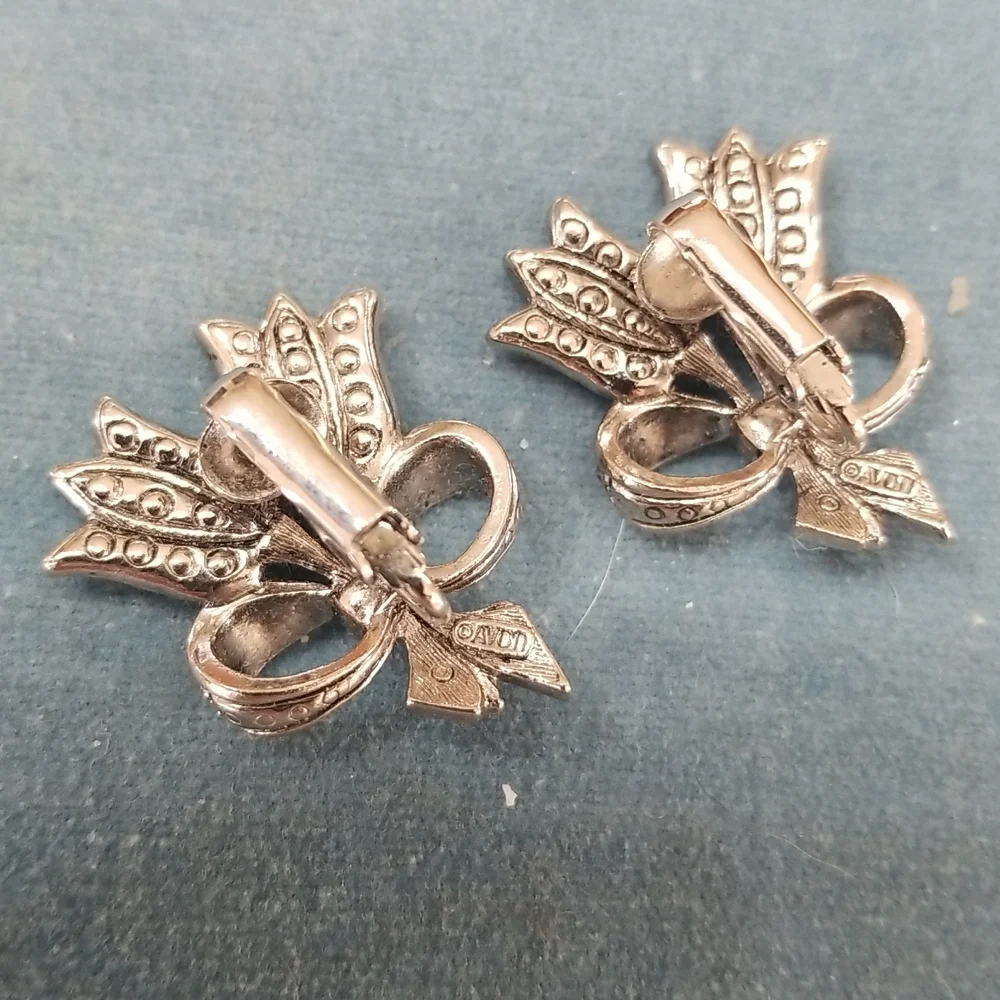 Vtg Avon Clip Earrings